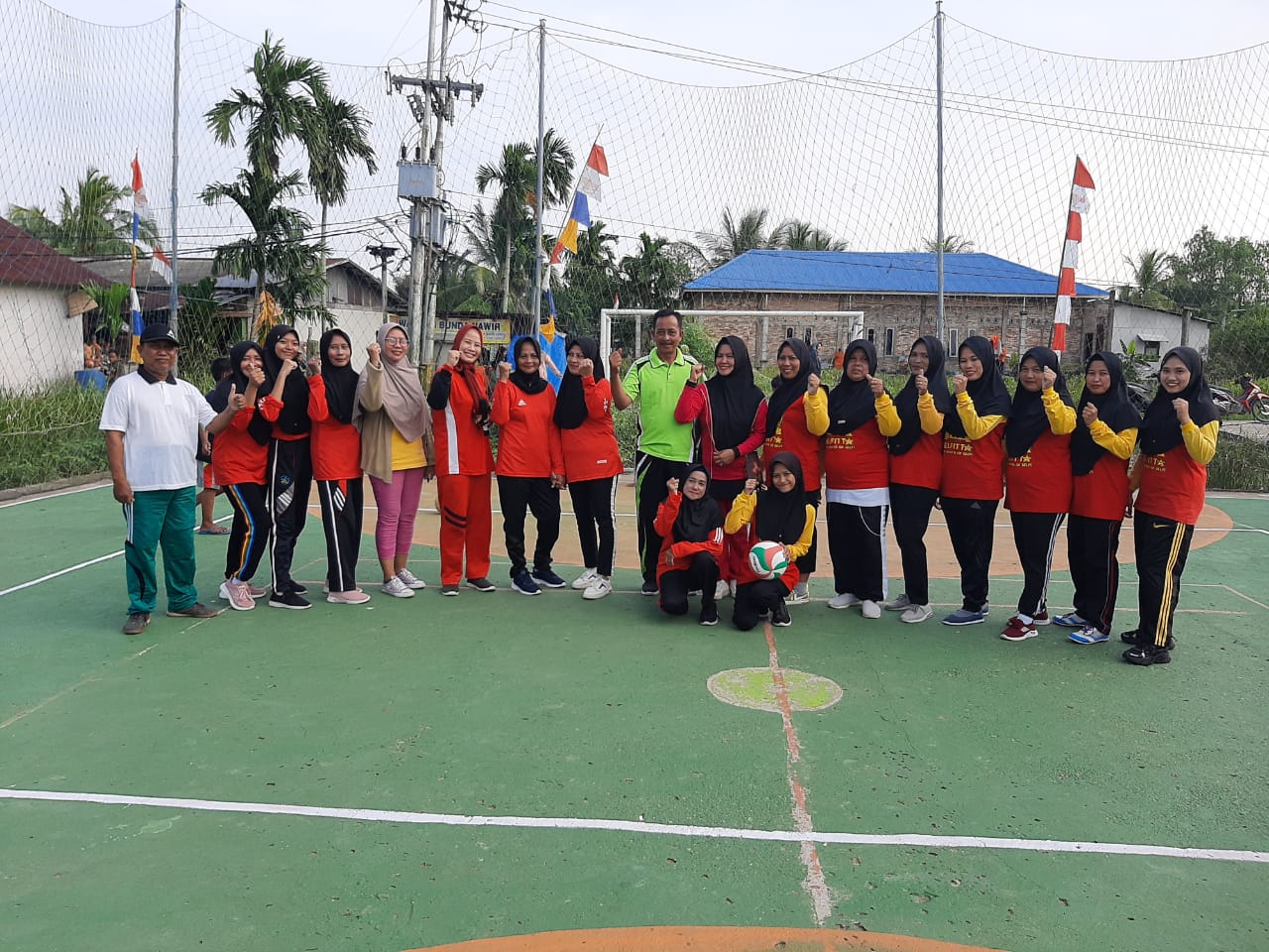 Kepala Desa Pemusiran Buka Turnamen Bola Voli Ibu-Ibu Antar RT, Meriah dan Penuh Semangat